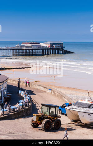 Der Pier und Strand in Cromer, Norfolk, England, Großbritannien, Uk Stockfoto