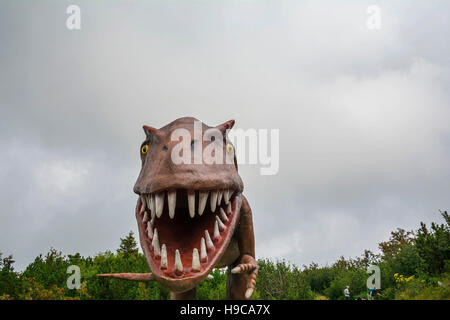 Unterhaltung und Abenteuer mit Dinosauriern in Triassic Park auf der Steinplatte, Österreich, Tirol, Waidring Alpen. Stockfoto