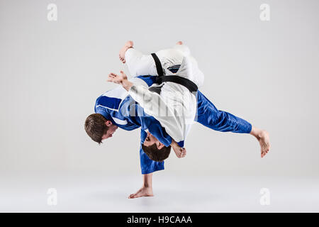 Die beiden Judoka Kämpfer kämpfende Männer Stockfoto