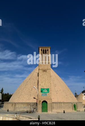 Windtürme verwendet als ein natürliches Kühlsystem für Wasser-Reservoir in der iranischen traditionellen Architektur, Provinz Isfahan, Nain, Iran Stockfoto