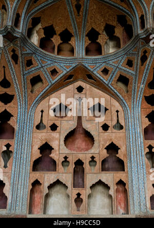 Berühmte Akustikdecke im Musikraum Ali Qapu Palast, Provinz Isfahan, Isfahan, Iran Stockfoto