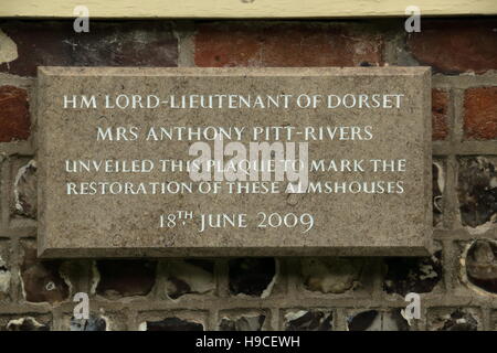 Gedenktafel an der Mauer der Armenhäuser, Milton Abbas, Dorset, Großbritannien Stockfoto