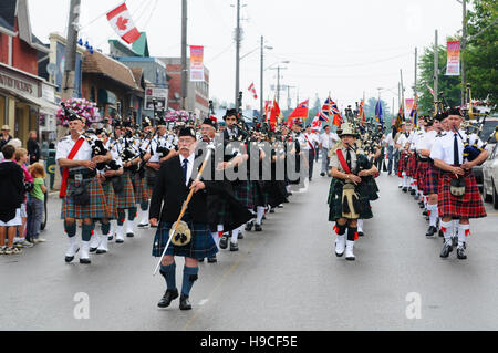 Dudelsack-Band in einer Parade marschieren Stockfoto