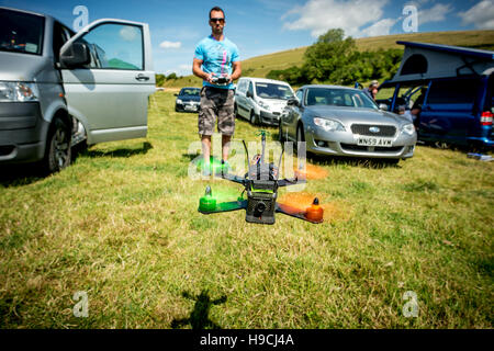 Auf eine Miniatur-Drohne-Airshow in East Sussex: Andy Frak von Bexley, üben. Stockfoto