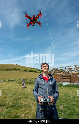 Auf eine Mini-Drohne Airshow in East Sussex; 28-j hrige Paul Sharpe aus Bristol, üben. Stockfoto