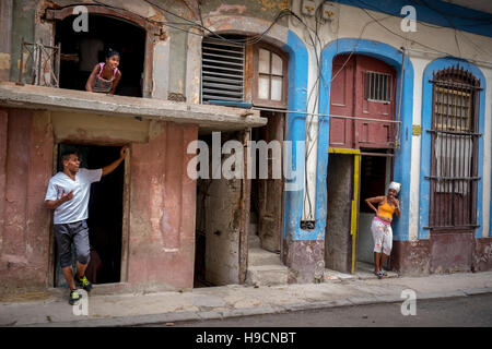 Havanna, Kuba: Straßenszene, Havanna Vieja Stockfoto