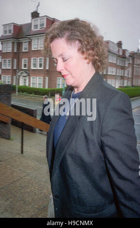 Die Ermordung von Terry Daddow: das Opfer Frau, Jean Daddow, Ankunft in Hove Crown Court. Stockfoto