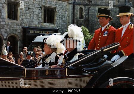 HM die Königin und seine königliche Hoheit Prinz Philip Reihenfolge der Strumpfband WINDSOR CASTLE Juni 2002 Stockfoto