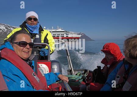 An Bord einer aufblasbaren Schlauchboot Typ Landgang von einem Kreuzfahrtschiff, Nord-Ost-Island. Stockfoto