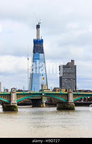 The Shard, während er noch im Bau war im Mai 2011, Southwark, London, UK Stockfoto