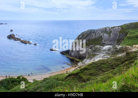 Blick auf Man o' War Cove von der Klippe, St Oswald's Bay, Dorset, England, Großbritannien Stockfoto