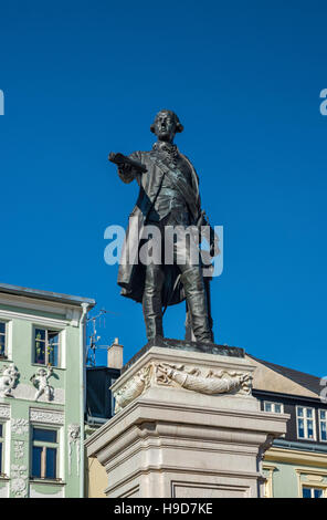 Kaiser Joseph II.-Statue, gegründet 1886, auf Krakonosovo Namesti in Trutnov, Böhmen, Tschechien Stockfoto