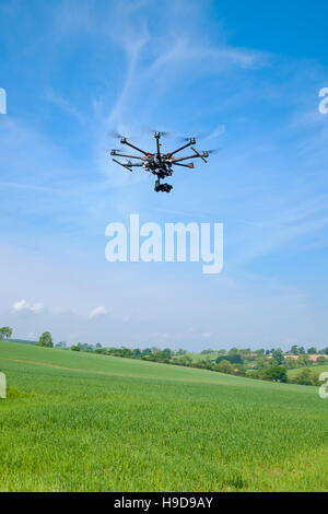 DJI-S1000 professionelle Drohne für Feldzuordnung Stockfoto