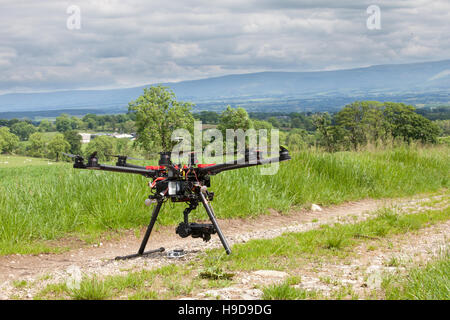 DJI-S1000 professionelle Drohne für Feldzuordnung Stockfoto