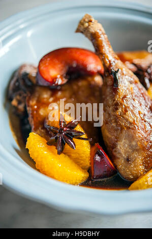 Ente mit Sternanis bei Kebaya Restaurant bei sieben Terarces Hotel in Georgetown, Penang, Malaysia Stockfoto