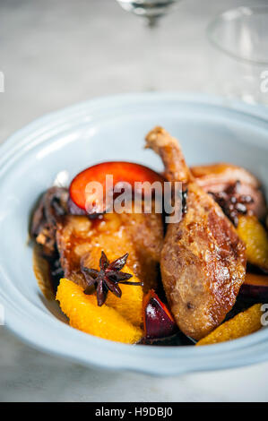 Ente mit Sternanis bei Kebaya Restaurant bei sieben Terarces Hotel in Georgetown, Penang, Malaysia Stockfoto