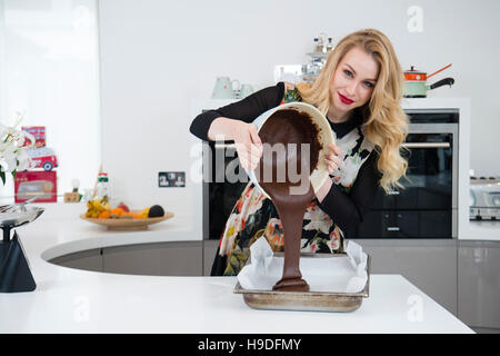 Alana Spencer - Narna Kuchen - junge Frau Handwerker Konditor und einer der Teilnehmer bei der 2016-Serie von The Apprentice-Reality-TV-Programm Stockfoto