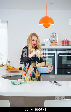 Alana Spencer - Narna Kuchen - junge Frau Handwerker Konditor und einer der Teilnehmer bei der 2016-Serie von The Apprentice-Reality-TV-Programm Stockfoto