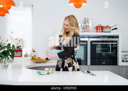 Alana Spencer - Narna Kuchen - junge Frau Handwerker Konditor und einer der Teilnehmer bei der 2016-Serie von The Apprentice-Reality-TV-Programm Stockfoto