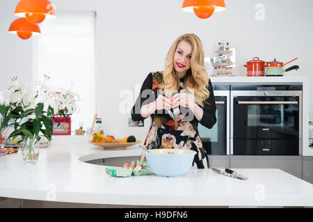 Alana Spencer - Narna Kuchen - junge Frau Handwerker Konditor und einer der Teilnehmer bei der 2016-Serie von The Apprentice-Reality-TV-Programm Stockfoto