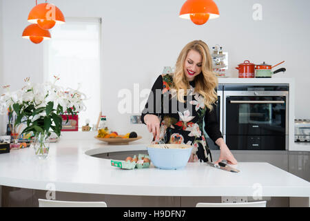 Alana Spencer - Narna Kuchen - junge Frau Handwerker Konditor und einer der Teilnehmer bei der 2016-Serie von The Apprentice-Reality-TV-Programm Stockfoto