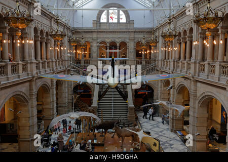 Glasgow Kelvingrove Museum innen innerhalb der Galerien Spitfire Krieg Flugzeug Stockfoto