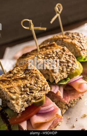 Frischen Sub Sandwich auf Mehrkornbrot. Stockfoto