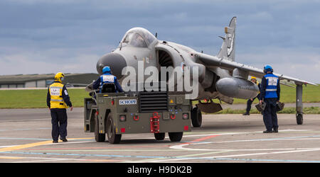 RNAS Culdrose trainiert Flugzeugabfertiger für Operationen auf zukünftige Flugzeugträger Stockfoto