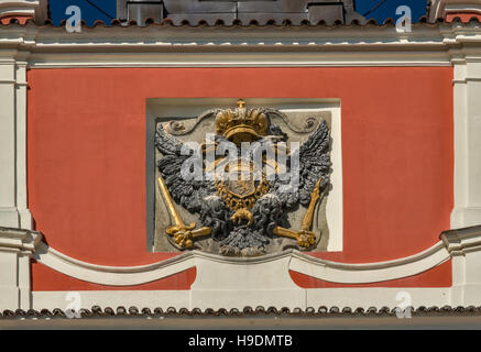 Doppeladler des Österreichischen Reiches mit Löwen von Böhmen, Wappen am alten Rathaus in Chrudim, Böhmen, Tschechien Stockfoto