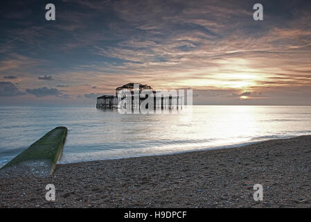 Reste der West Pier bei Sonnenuntergang, Brighton, East Sussex, England, Uk, Gb Stockfoto