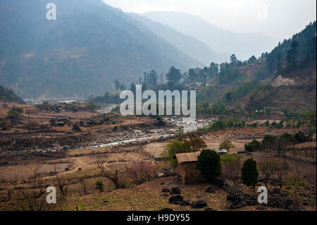 Ackerland in der abgelegenen Tawang-Tal in Arunachal Pradesh, Indien Stockfoto