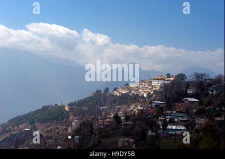 Das Tawang Kloster Tawang Stadt in Aranachal Pradesh, Indien gesehen. Stockfoto