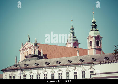 LJUBLJANA, Slowenien - 24. SEPTEMBER 2016:Franciscan Kirche der Verkündigung und der berühmte Wiener Sezession Fassaden Architektur von Ivan Vurnik auf Kappe Stockfoto