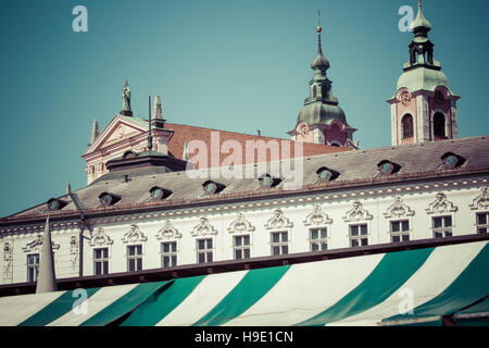 LJUBLJANA, Slowenien - 24. SEPTEMBER 2016:Franciscan Kirche der Verkündigung und der berühmte Wiener Sezession Fassaden Architektur von Ivan Vurnik auf Kappe Stockfoto