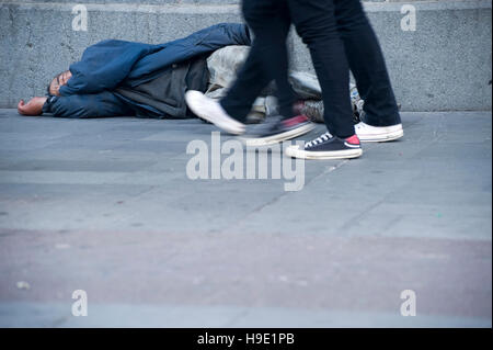 Obdachlose auf dem Bürgersteig Stockfoto