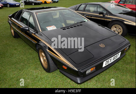 1979, Lotus Esprit S2 JPS-Ausgabe auf dem Display in der Lotus-Fahrer-Club-Zone der Silverstone Classic 2016 Stockfoto