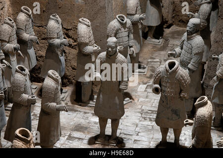 Terrakotta Krieger Armee Grube Nummer 1, Xian, Shaanxi, China, Asien. Eine alte Sammlung von Skulpturen, die Armeen von Qin Shi Huang, das erste E Darstellung Stockfoto