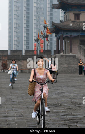 Bibycle Fahrt rund um den alten Xian Stadt Great Wall, Shaanxi, China Stockfoto