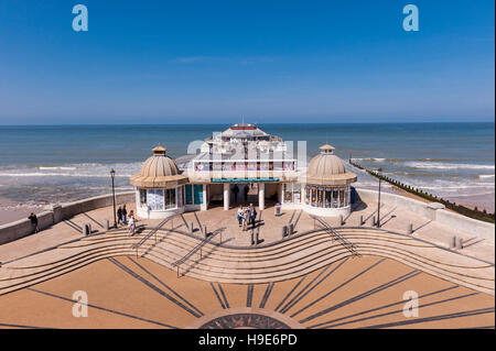 Der Pier und Strand in Cromer, Norfolk, England, Großbritannien, Uk Stockfoto