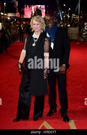 Joanna Johnston Teilnahme an der "Alliierten" UK Premiere im Odeon Leicester Square, London. PRESSEVERBAND Foto. Bild Datum: Montag, 21. November 2016. Bildnachweis sollte lauten: Ian West/PA Wire. Stockfoto