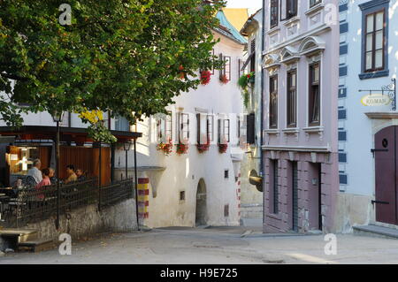 Gmina Skofja Loka, Skofja Loka, Slowenien, 25. September 2016: Altstadt, Mestni Trg (Stadtplatz). Typische Architektur. Stockfoto