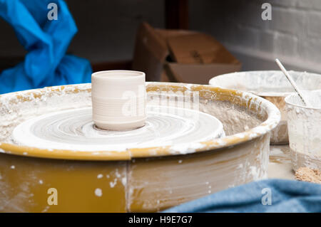 Töpferscheibe und kreativ-tools Stockfoto