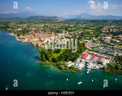 Luftaufnahme, Lazise mit Castello di Lazise, Gardasee, Lago di Garda, Lazise, Nord-Italien, Veneto, Italien, IT Europe Antenne Stockfoto