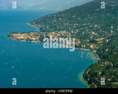 Luftbild, Hafen von Torri del Benaco, Gardasee, Lago di Garda, Torri del Benaco, Nord-Italien, Veneto, Italien, IT Europe Stockfoto