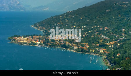 Luftbild, Hafen von Torri del Benaco, Gardasee, Lago di Garda, Torri del Benaco, Nord-Italien, Veneto, Italien, IT Europe Stockfoto