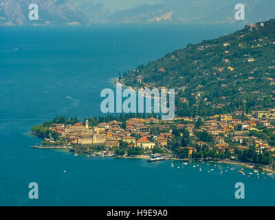 Luftbild, Hafen von Torri del Benaco, Gardasee, Lago di Garda, Torri del Benaco, Nord-Italien, Veneto, Italien, IT Europe Stockfoto