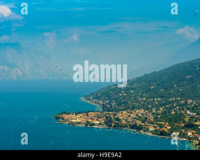 Luftbild, Hafen von Torri del Benaco, Gardasee, Lago di Garda, Torri del Benaco, Nord-Italien, Veneto, Italien, IT Europe Stockfoto