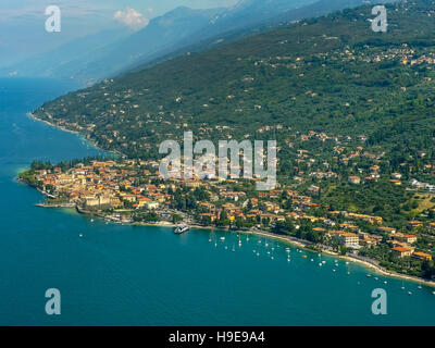 Luftbild, Hafen von Torri del Benaco, Gardasee, Lago di Garda, Torri del Benaco, Nord-Italien, Veneto, Italien, IT Europe Stockfoto