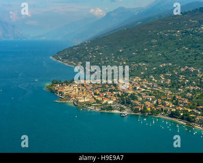 Luftbild, Hafen von Torri del Benaco, Gardasee, Lago di Garda, Torri del Benaco, Nord-Italien, Veneto, Italien, IT Europe Stockfoto