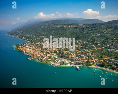 Luftbild, Hafen von Torri del Benaco, Gardasee, Lago di Garda, Torri del Benaco, Nord-Italien, Veneto, Italien, IT Europe Stockfoto